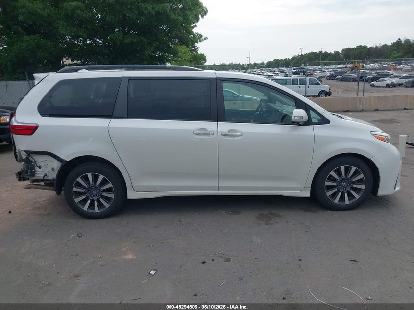VIN 5TDYZ3DCXJS943557 2018 TOYOTA SIENNA LIMITED PREMIUM 7 PASSENGER