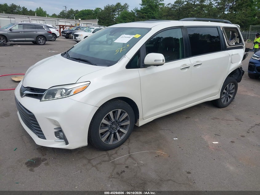 VIN 5TDYZ3DCXJS943557 2018 TOYOTA SIENNA LIMITED PREMIUM 7 PASSENGER