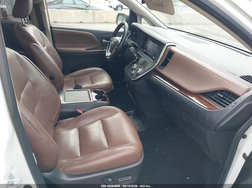 VIN 5TDYZ3DCXJS943557 2018 TOYOTA SIENNA LIMITED PREMIUM 7 PASSENGER