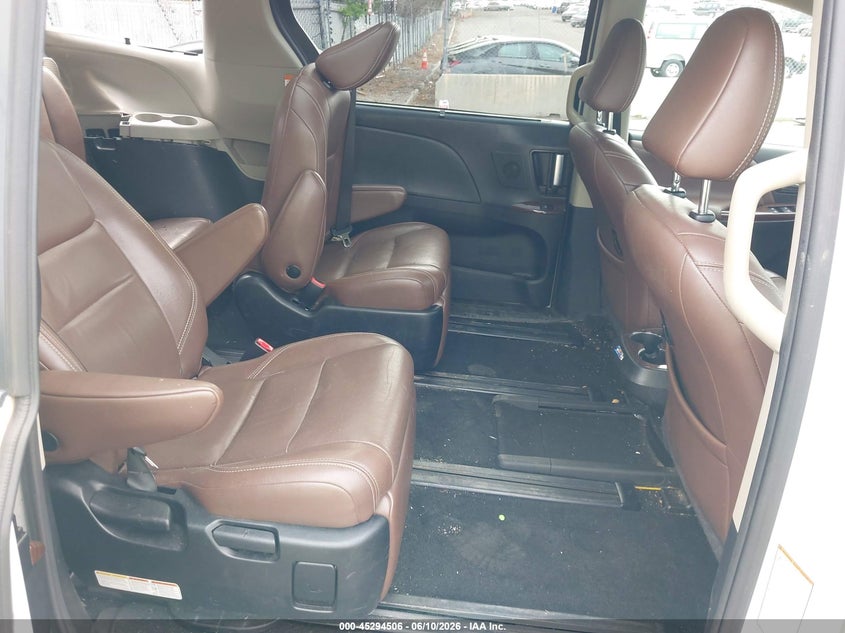 VIN 5TDYZ3DCXJS943557 2018 TOYOTA SIENNA LIMITED PREMIUM 7 PASSENGER