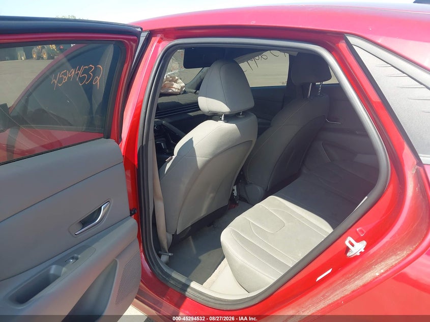 2023 HYUNDAI ELANTRA auction photo 8