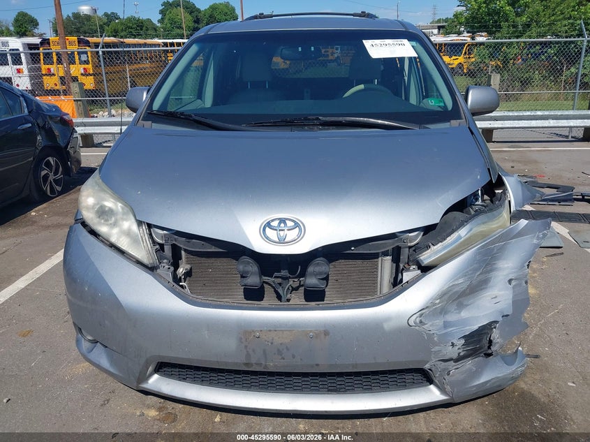 2014 TOYOTA SIENNA auction photo 6