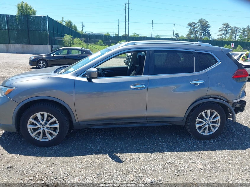 VIN KNMAT2MV8HP611944 2017 NISSAN ROGUE SV