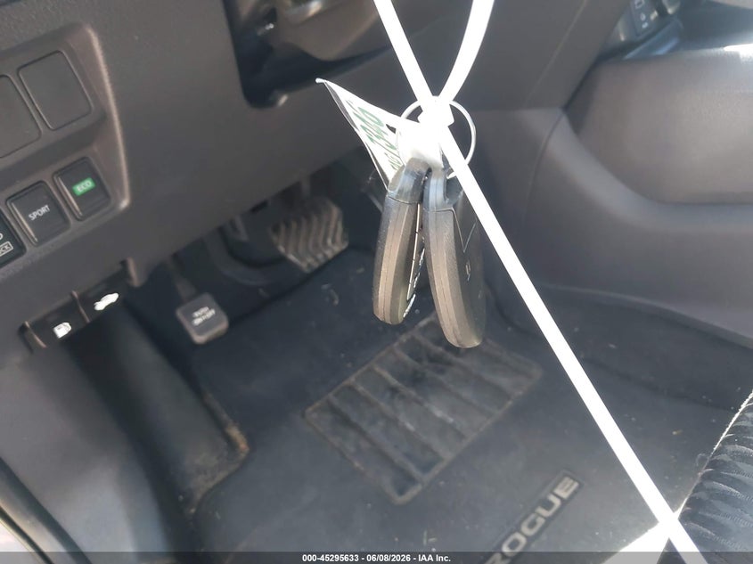 VIN KNMAT2MV8HP611944 2017 NISSAN ROGUE SV
