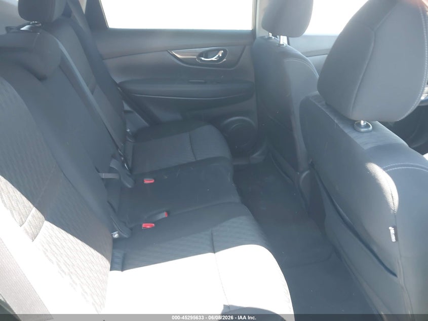 VIN KNMAT2MV8HP611944 2017 NISSAN ROGUE SV