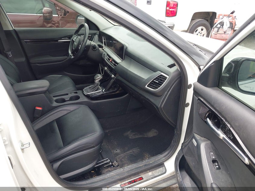 2024 KIA SELTOS auction photo 5