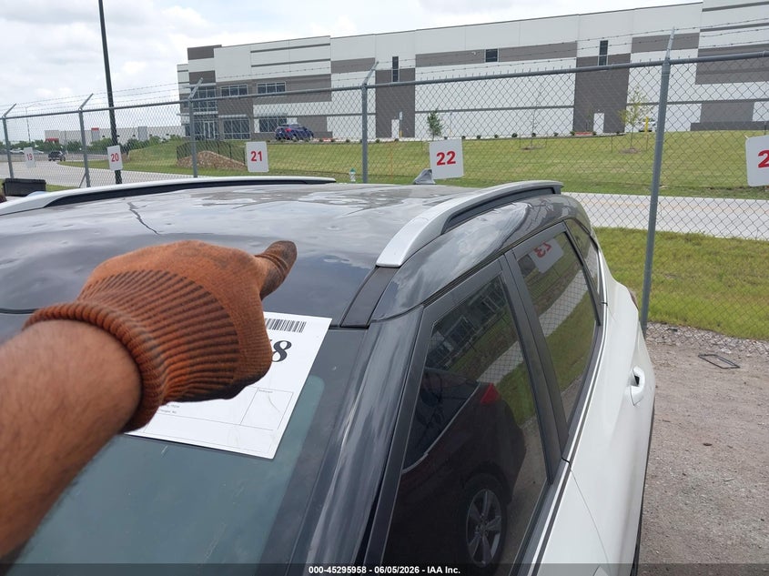2024 KIA SELTOS auction photo 6
