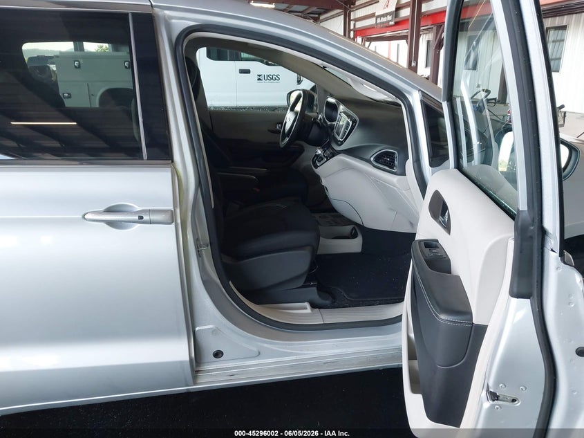 2022 CHRYSLER VOYAGER auction photo 5