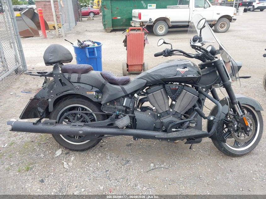 2014 VICTORY CROSS ROADS MOTO 2