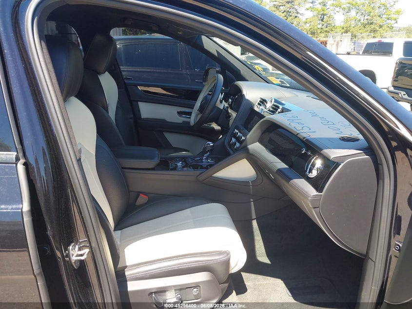 BENTLEY BENTAYGA HYBRID 2023 VIN SJAA72ZV6PC023786