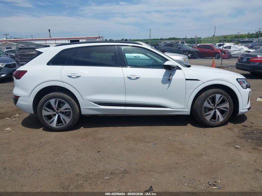 2024 Audi Q8 E-Tron Premium Quattro VIN: WA14AAGE2RB055499 Lot: 45296454