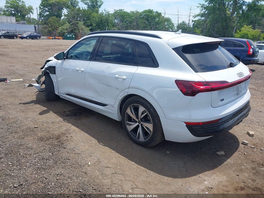 Vin: wa14aage2rb055499, lot: 45794310, audi q8 e-tron premium quattro 20243