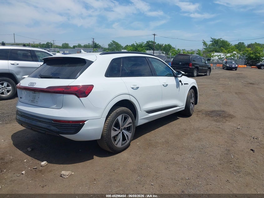 Vin: wa14aage2rb055499, lot: 45794310, audi q8 e-tron premium quattro 20244