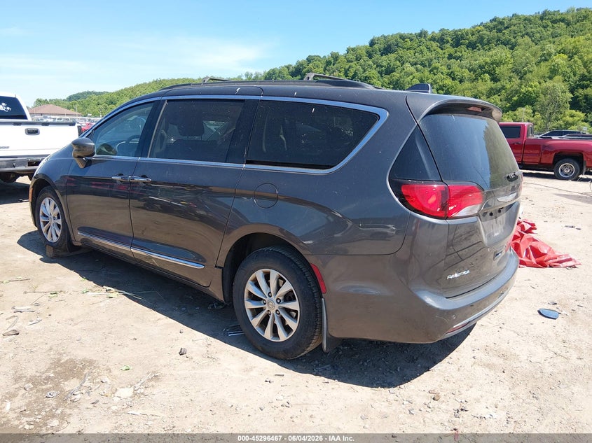 2017 CHRYSLER PACIFICA auction photo 3