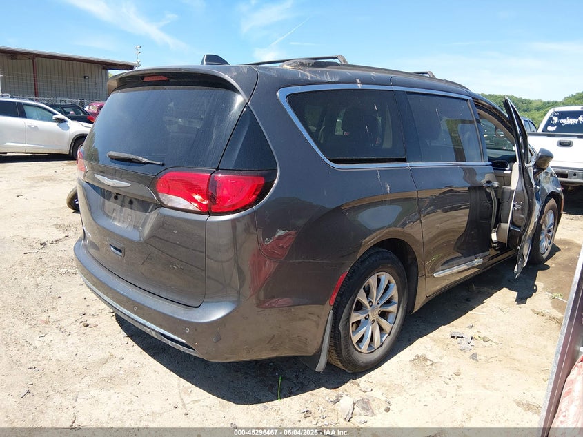 2017 CHRYSLER PACIFICA auction photo 4