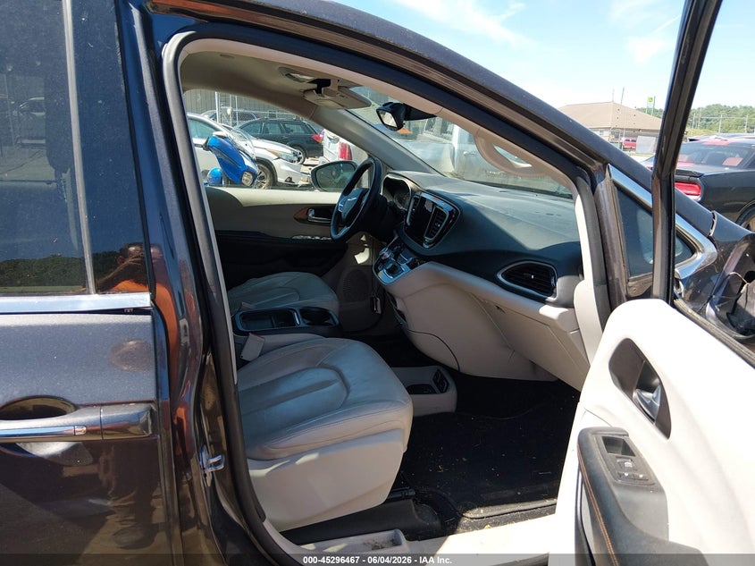 2017 CHRYSLER PACIFICA auction photo 5