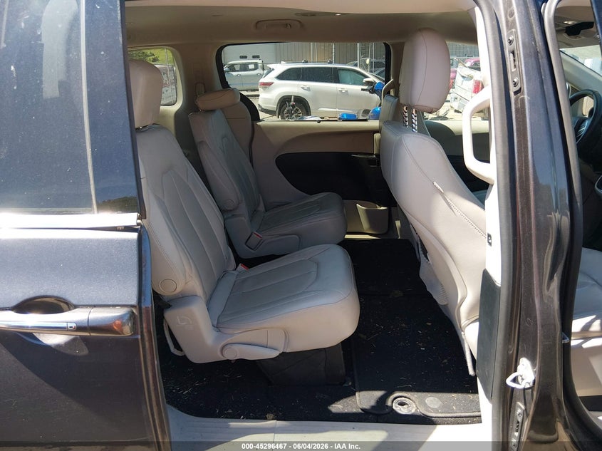 2017 CHRYSLER PACIFICA auction photo 8