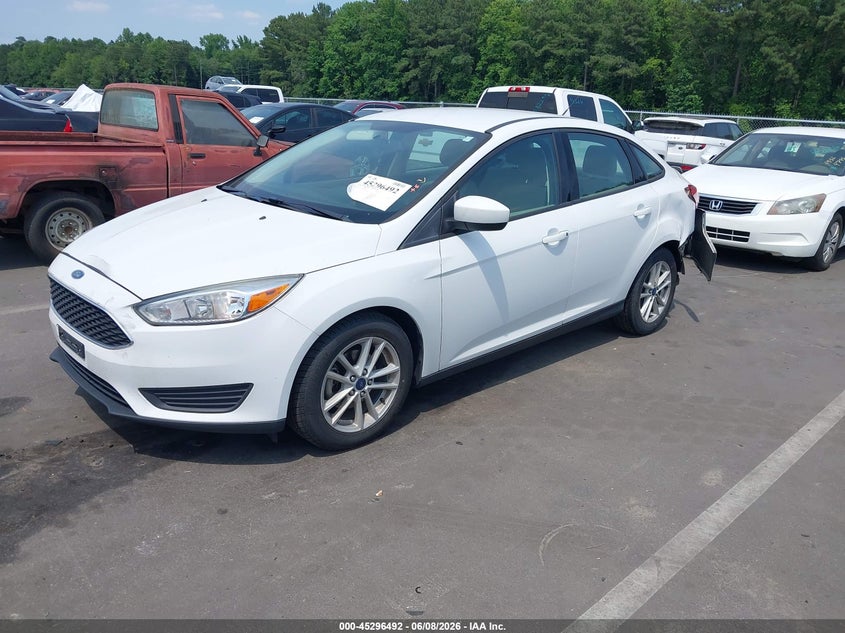 Vin: 1fadp3f20jl262565, lot: 45794348, ford focus se 20182