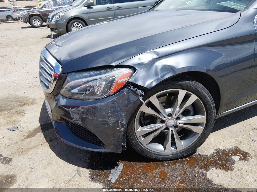 2015 Mercedes-Benz C 300 Luxury 4Matic VIN: 55SWF4KB9FU082785 Lot: 45296623