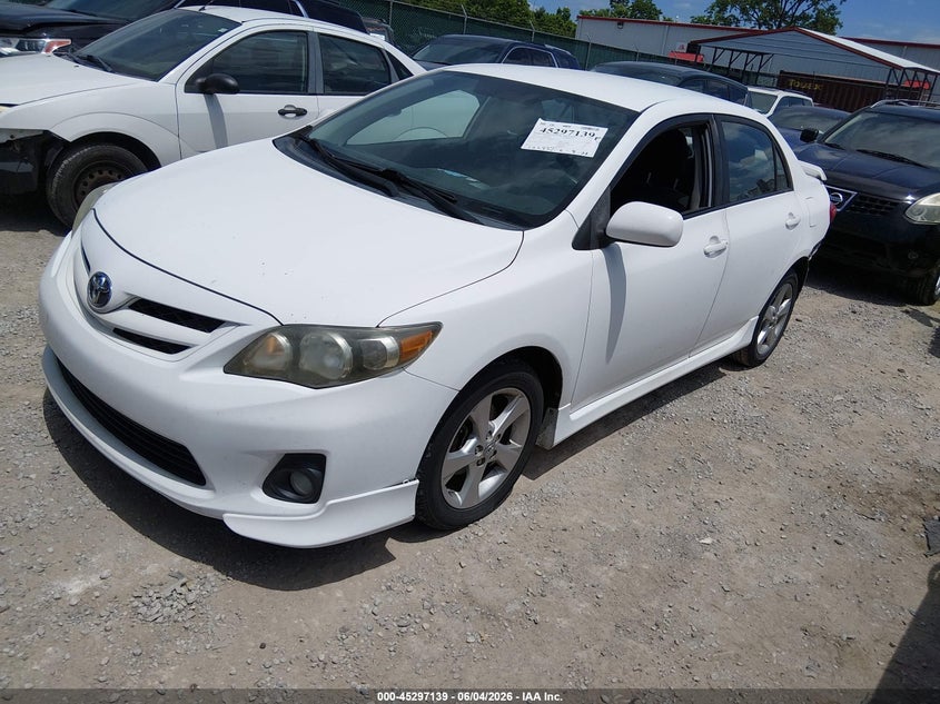 Vin: 2t1bu4ee5bc624944, lot: 45794995, toyota corolla s 20112