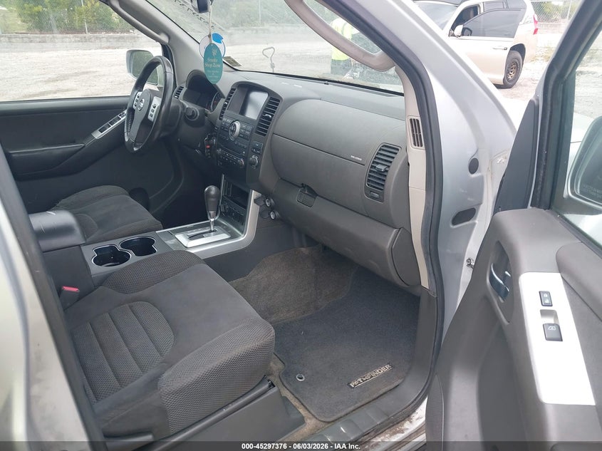 2011 NISSAN PATHFINDER auction photo 5