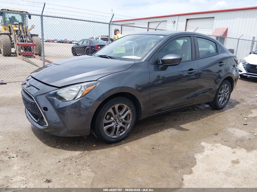 2019 TOYOTA YARIS auction photo 2