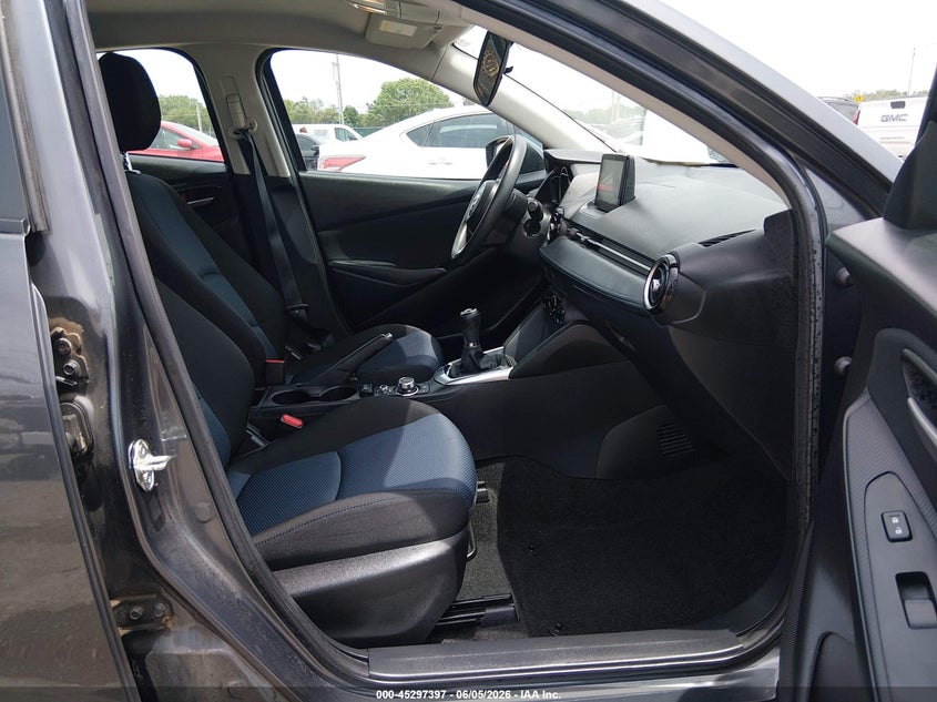2019 TOYOTA YARIS auction photo 5