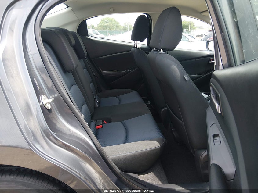 2019 TOYOTA YARIS auction photo 8