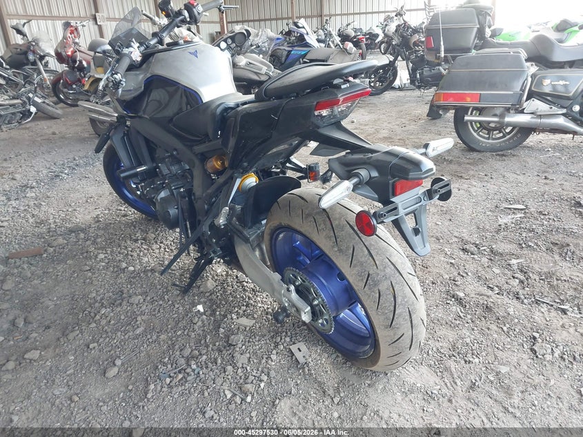 2025 YAMAHA MT09 auction photo 3