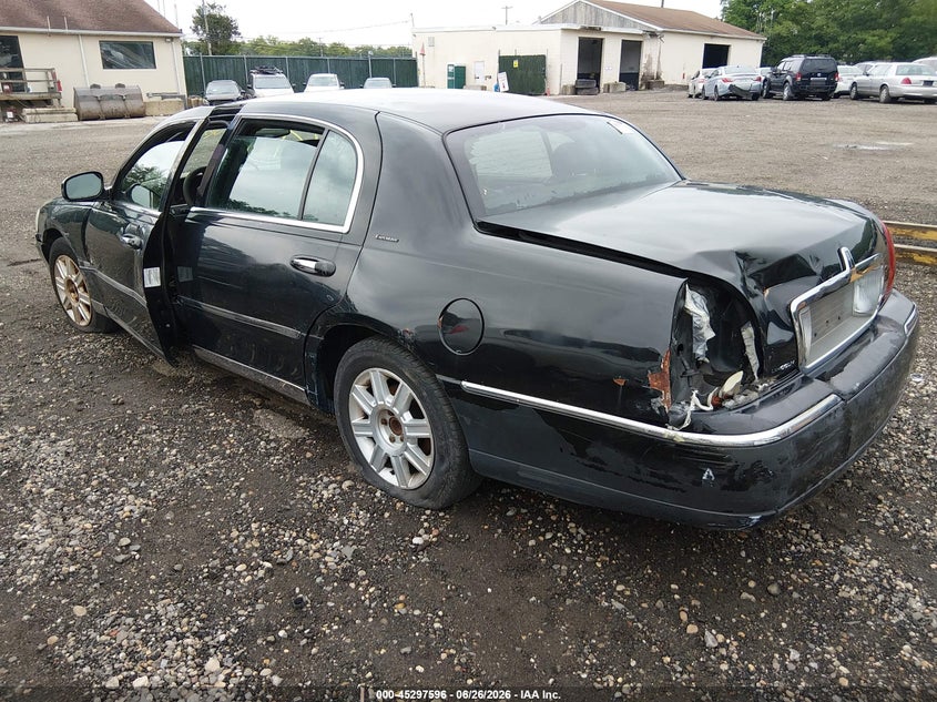 Vin: 2lnbl8ev6bx758055, lot: 45795452, lincoln town car executive l 20113