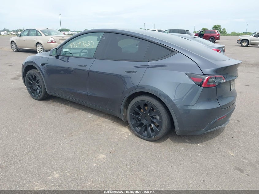 Vin: 5yjygdee8mf267226, lot: 45795483, tesla model y long range dual motor all-wheel drive 20213