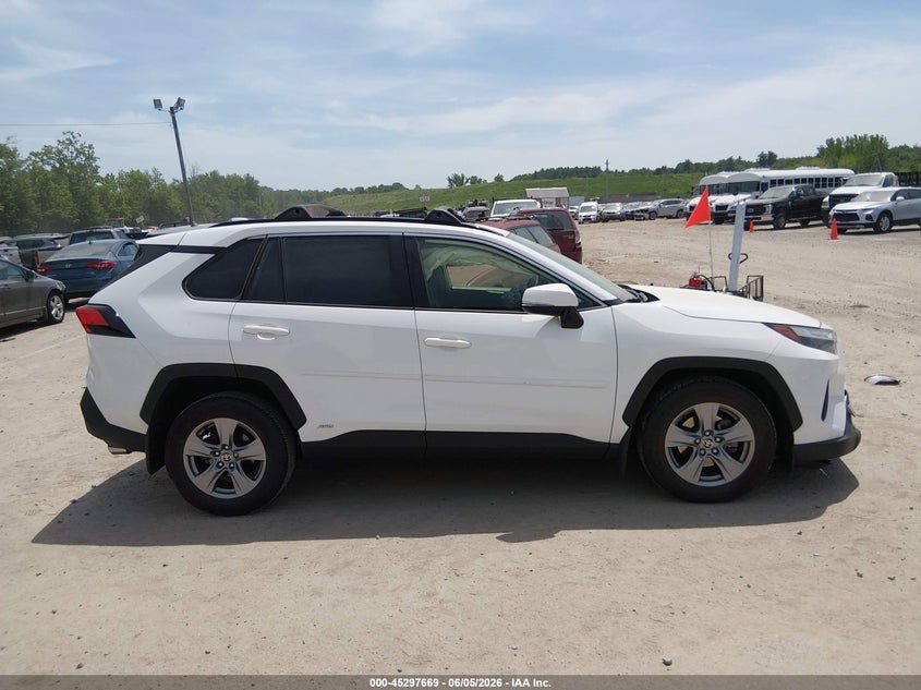 2024 Toyota Rav4 Hybrid Xle VIN: JTMRWRFV2RD243229 Lot: 45297669