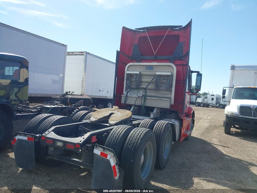 2020 VOLVO VNR auction photo 4