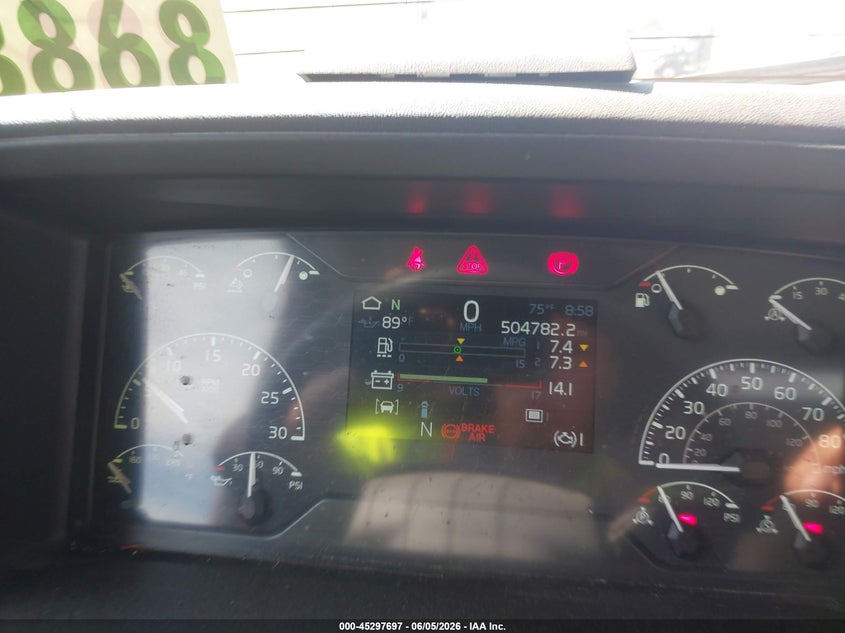 2020 VOLVO VNR auction photo 5