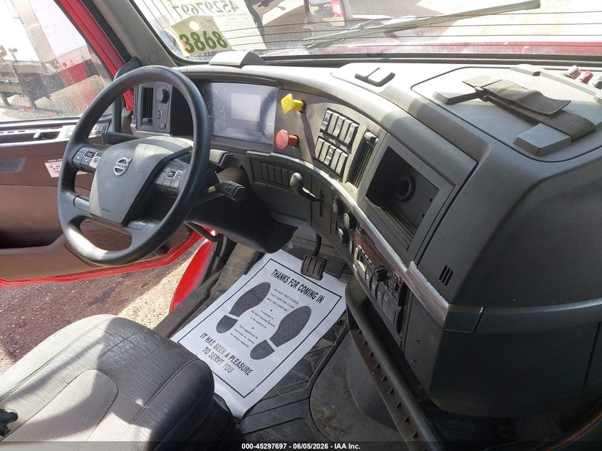 2020 VOLVO VNR auction photo 6