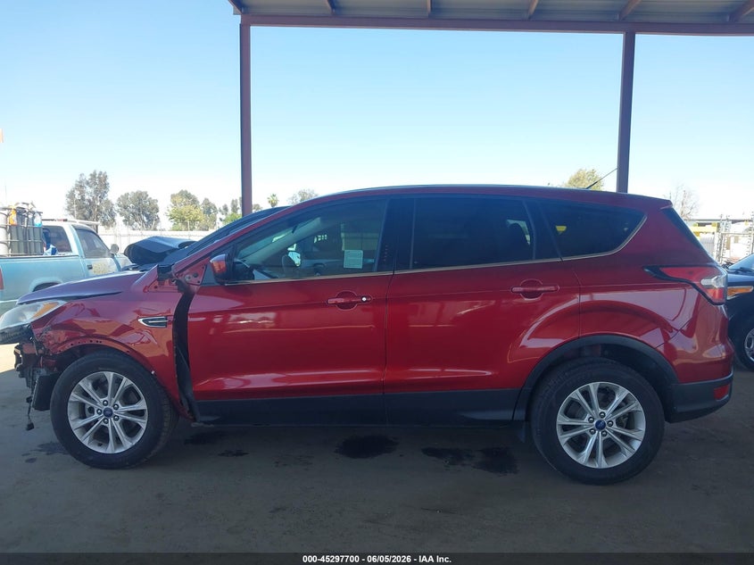 VIN 1FMCU0GD4HUD12638 2017 FORD ESCAPE SE