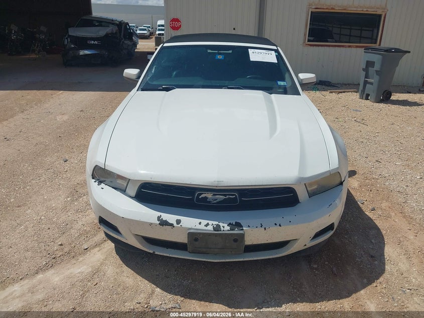 2012 Ford Mustang 3.7 V6 Premium white Lot 111045297919 Vin 1ZVBP8EM4C5214461