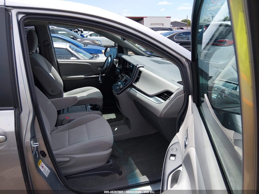 2017 Toyota Sienna Le 8 Passenger VIN: 5TDKZ3DC8HS844963 Lot: 45297981