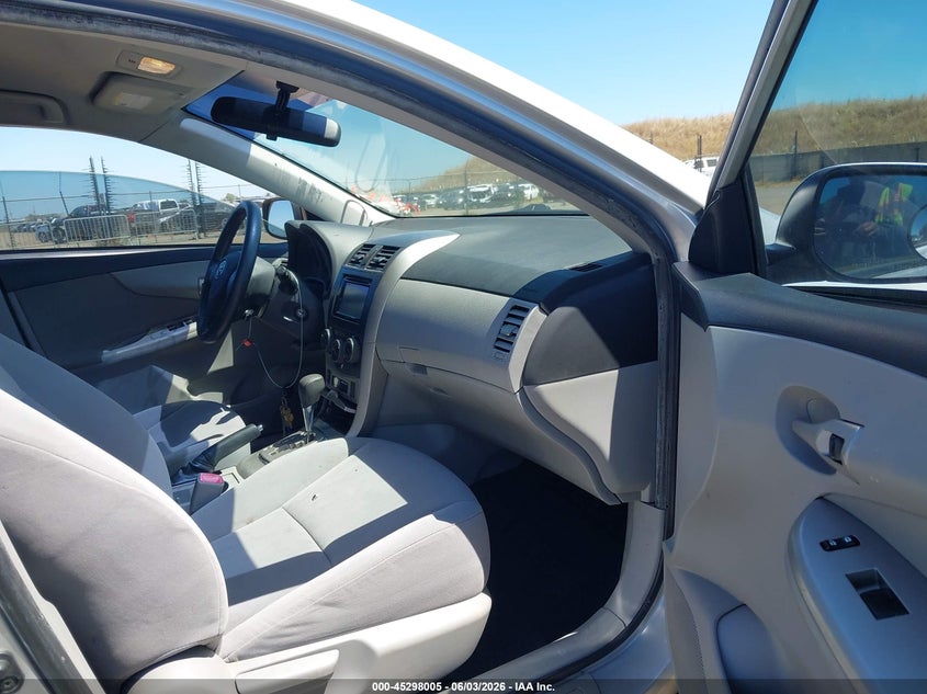 2011 TOYOTA COROLLA LE · Фото 5