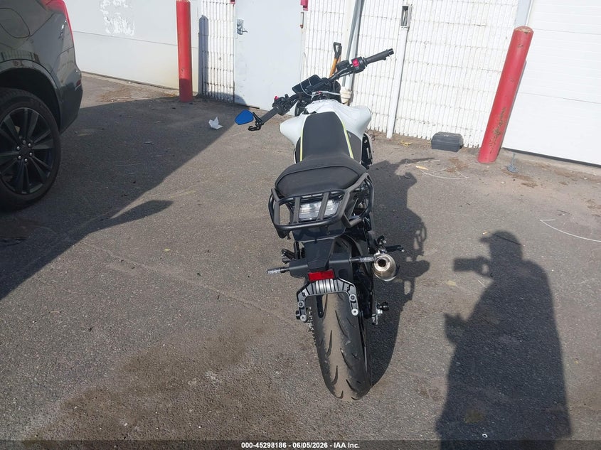2024 Husqvarna Vitpilen 401/Svartpilen 401 VIN: MD2JUJ408RN210316 Lot: 45298186