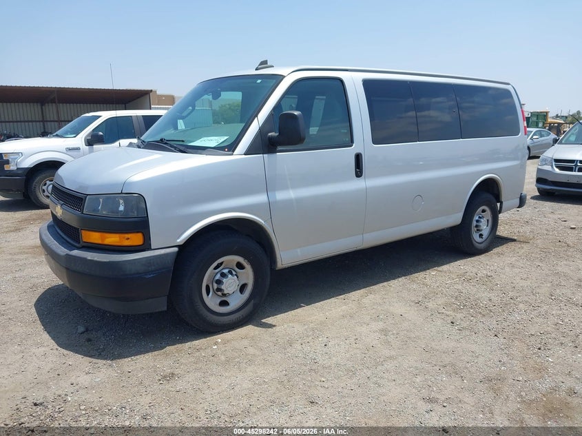 1GAWGEFG9J1300373 2018 Chevrolet Express 2500 Ls photo 1