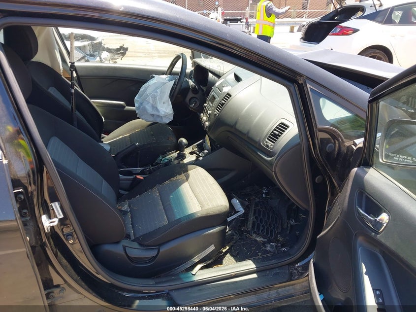 2015 KIA FORTE auction photo 5