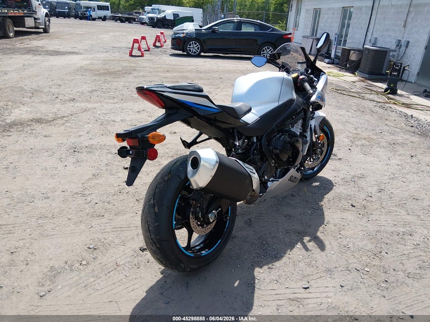 2025 SUZUKI GSX-R1000 auction photo 4