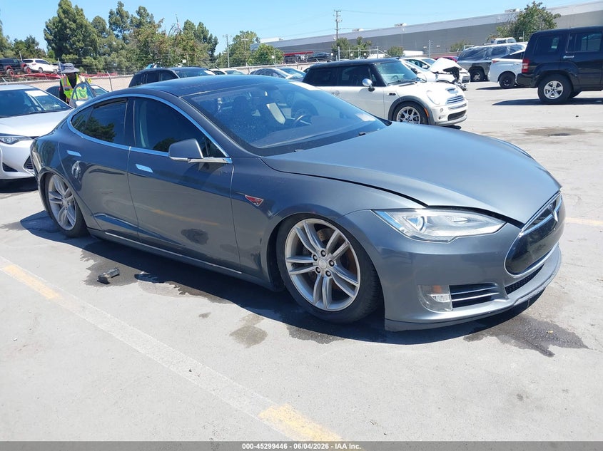 Vin: 5yjsa1dg5dfp09520, lot: 45797302, tesla model s 2013 img_1