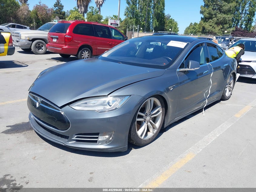 Vin: 5yjsa1dg5dfp09520, lot: 45797302, tesla model s 20132