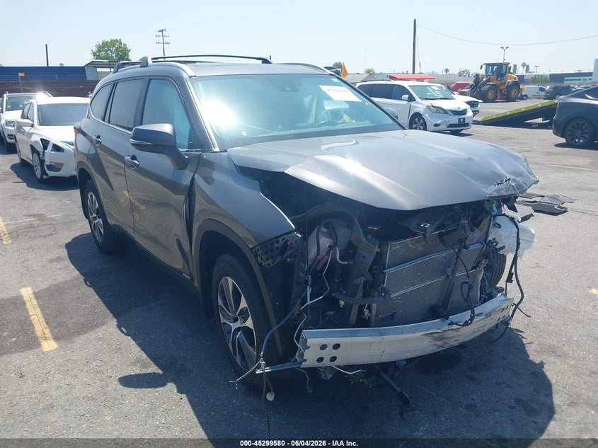 Vin: 5tdkbrchxrs638954, lot: 45797437, toyota highlander hybrid xle 2024 img_1