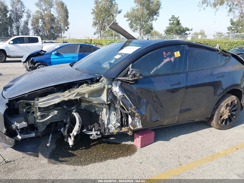 2024 Tesla Model Y Long Range Dual Motor All-Wheel Drive VIN: 7SAYGDEE1RA233359 Lot: 45299703