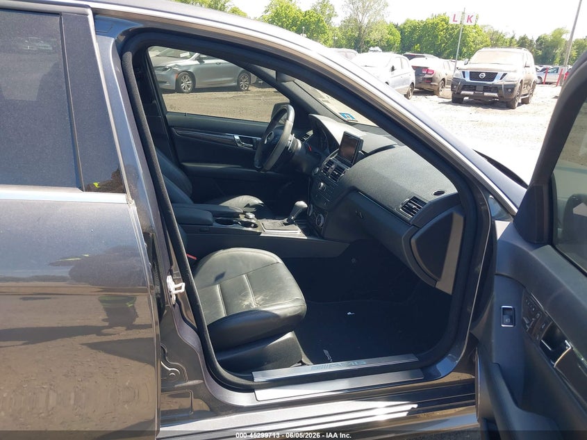 MERCEDES-BENZ C 63 AMG 2011 VIN WDDGF7HBXBF662508