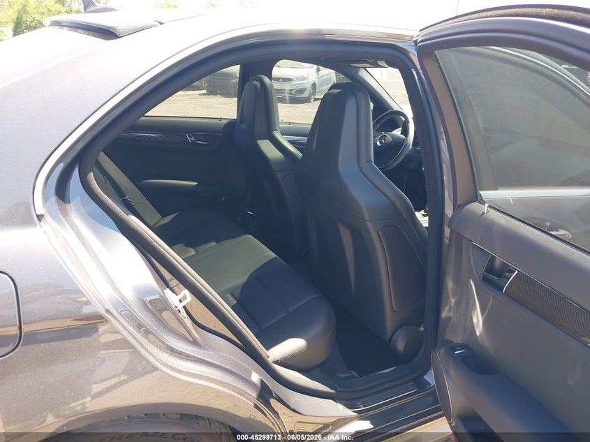 MERCEDES-BENZ C 63 AMG 2011 VIN WDDGF7HBXBF662508
