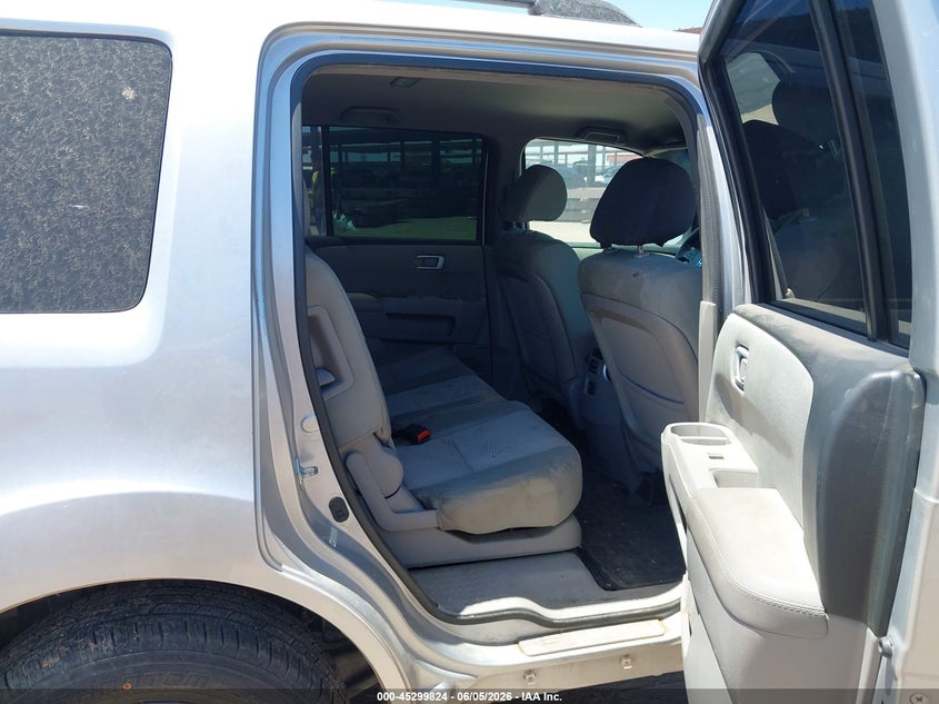 5FNYF4H23EB033792 2014 Honda Pilot 3.5 Lx silver